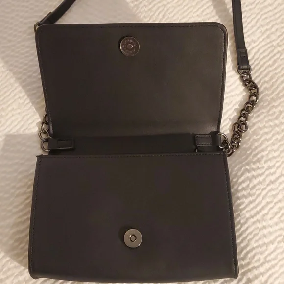 BETSY JOHNSON black Skull Purse Magnetic Clasp Solid Construction!! - Picture 6 of 11